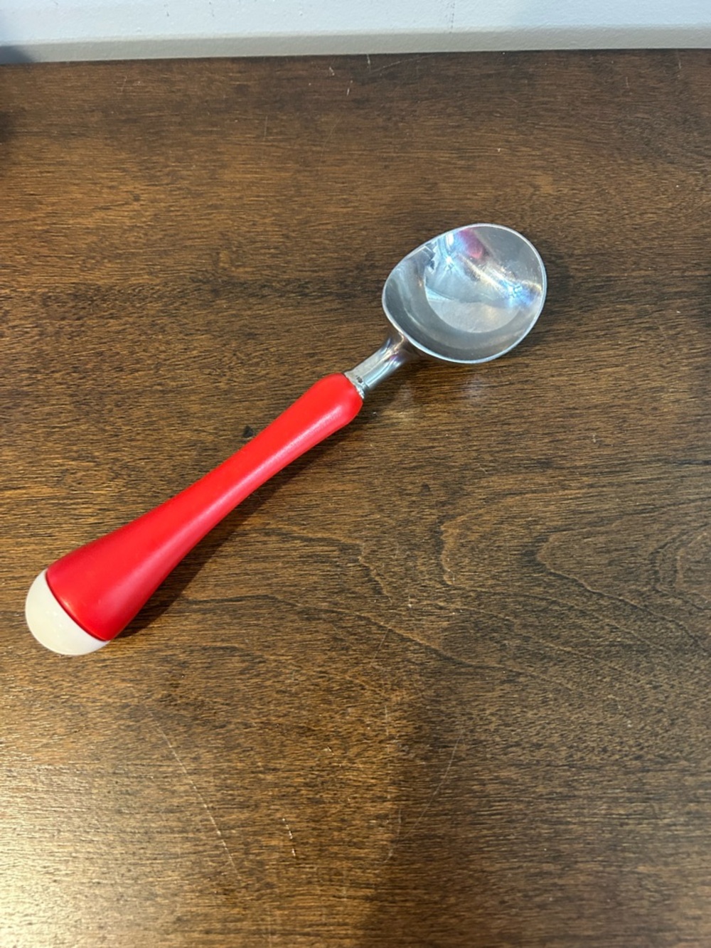 IKEA CHOSIGT Ice Cream Scoop Easy Handheld, Ice Cream Serving Scoop 7.25” in Red